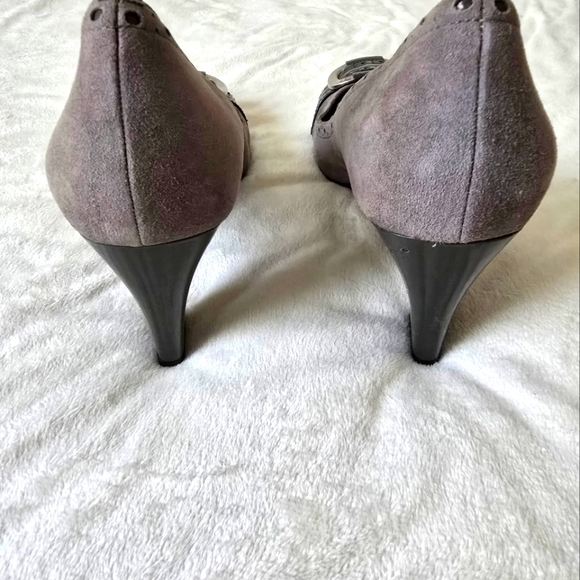 Gray Suede Buckle Pumps size 10 - Picture 7 of 14